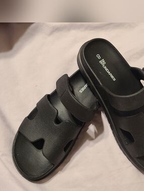 No Boundaries Women's Black Double-Strap Slide Sandals